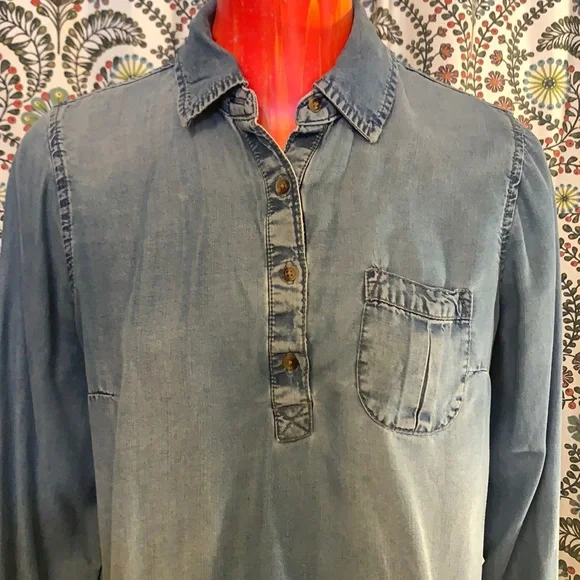 Comfortable Liz Lange Maternity Top - Picture 4 of 8